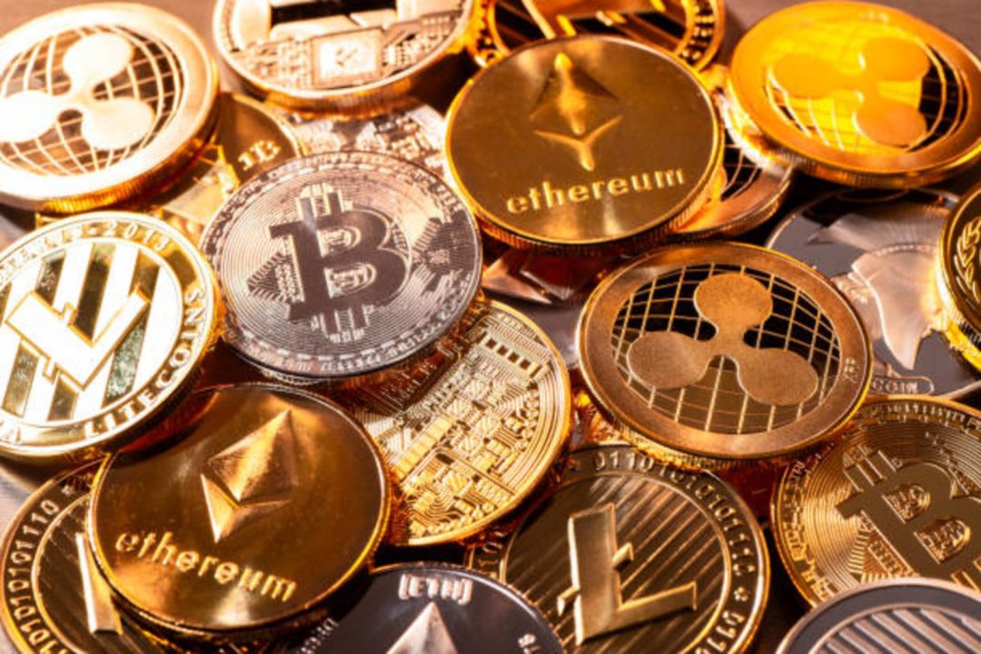 ¿Tu empresa quiere pagarte en criptomonedas? Descubre límites y escenarios
